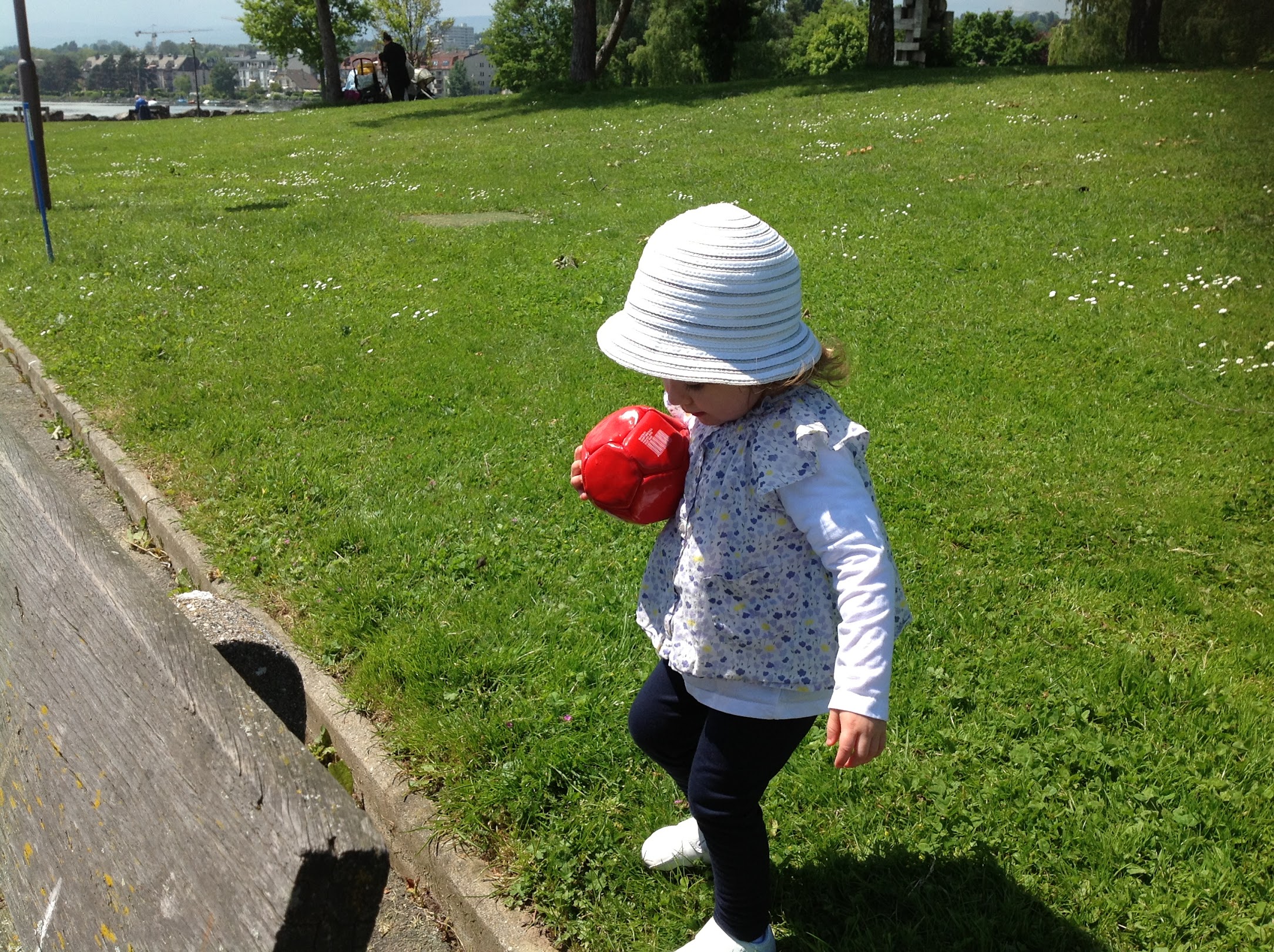 Poster des photos de vos enfants sur les réseaux sociaux est illégal © Aucune Limite • agence de presse suisse • agence de communication suisse • média suisse • magazine suisse